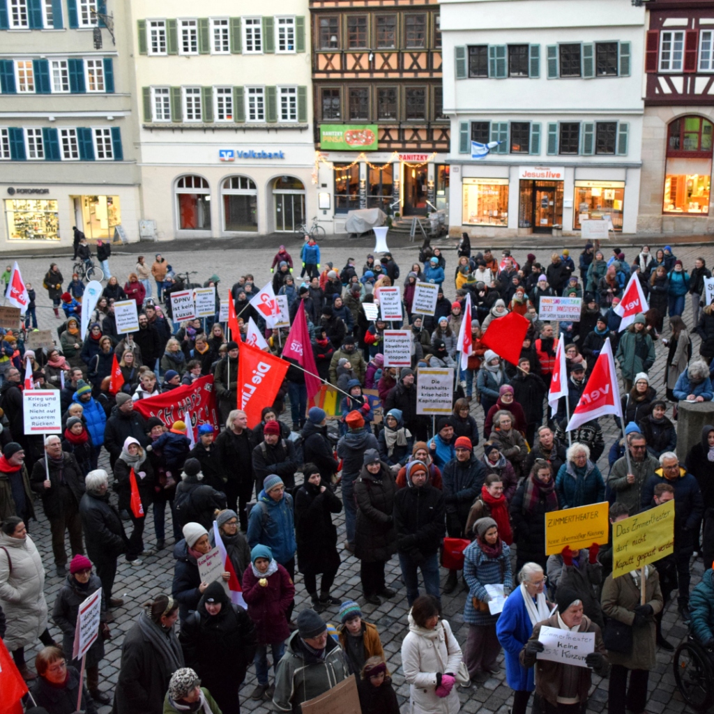 Mehr über den Artikel erfahren Kundgebung zu den Kürzungen am 16.01.25