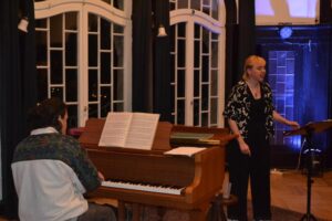 Mehr über den Artikel erfahren Eindrücke vom politischen Liederabend zum einjährigen Jubiläum