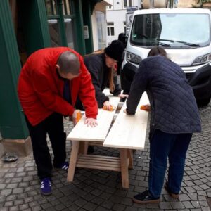 Mehr über den Artikel erfahren Die Möbel müssen her…